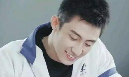 娱乐圈吃瓜男的是谁,揭秘“吃瓜男”的真实身份